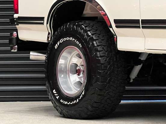 FORD-BRONCO-1986