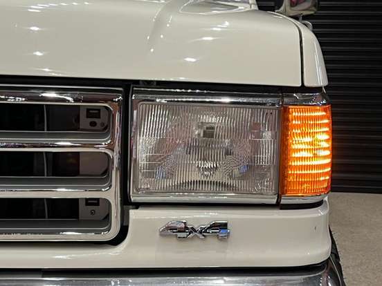 FORD-BRONCO-1986