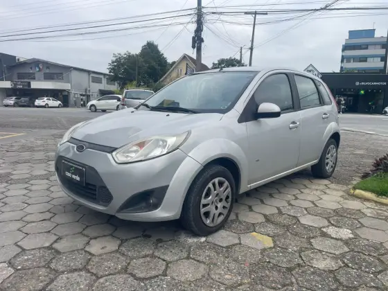 FORD FIESTA 1.0 ROCAM HATCH 8V FLEX 4P MANUAL FORD FIESTA 1.0 ROCAM HATCH 8V FLEX 4P MANUAL