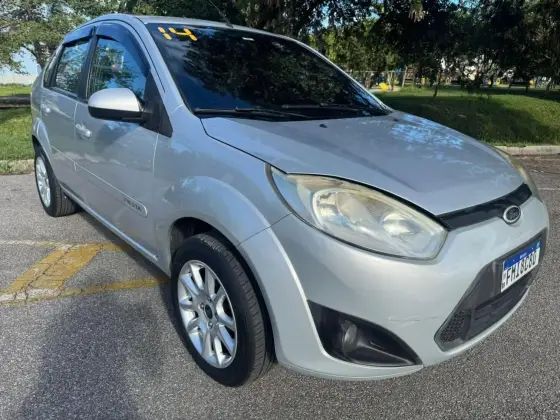 FORD FIESTA 1.6 ROCAM SEDAN 8V FLEX 4P MANUAL FORD FIESTA 1.6 ROCAM SEDAN 8V FLEX 4P MANUAL