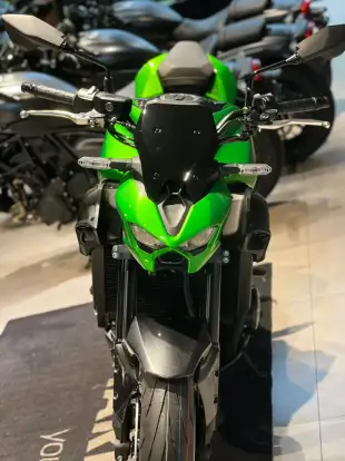 KAWASAKI-Z900-2025