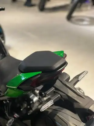 KAWASAKI-Z900-2025