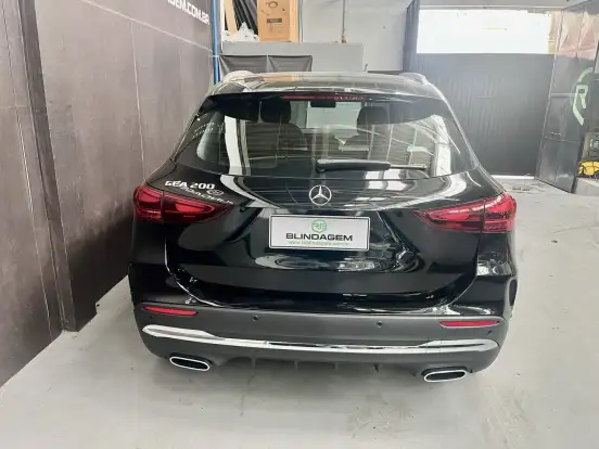 MERCEDES-BENZ-GLA 200-2025