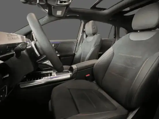 MERCEDES-BENZ-GLA 200-2025