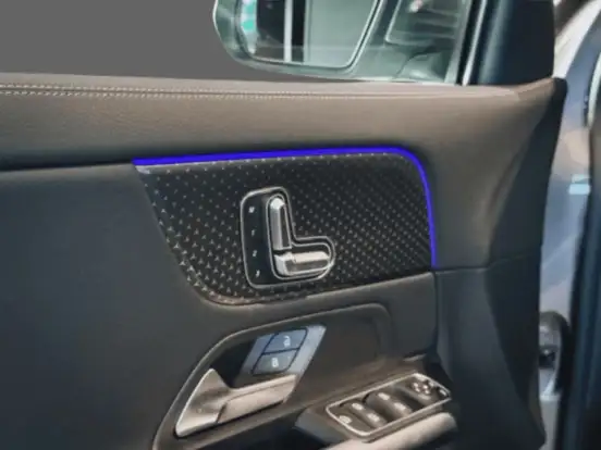 MERCEDES-BENZ-GLA 200-2025
