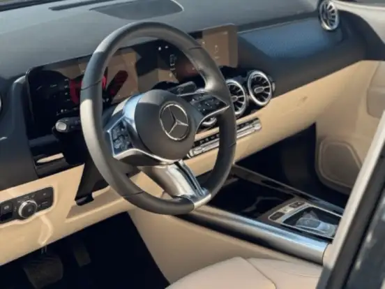 MERCEDES-BENZ-GLA 200-2025