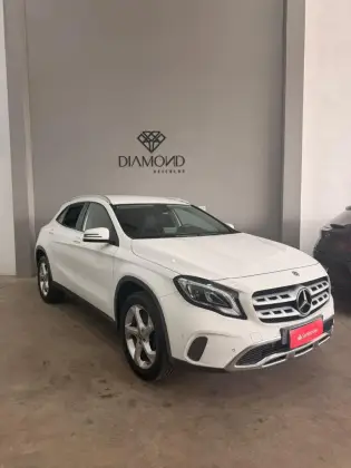 MERCEDES-BENZ GLA 200 1.6 CGI VISION 16V TURBO FLEX 4P AUTOMÁTICO MERCEDES-BENZ GLA 200 1.6 CGI VISION 16V TURBO FLEX 4P AUTOMÁTICO