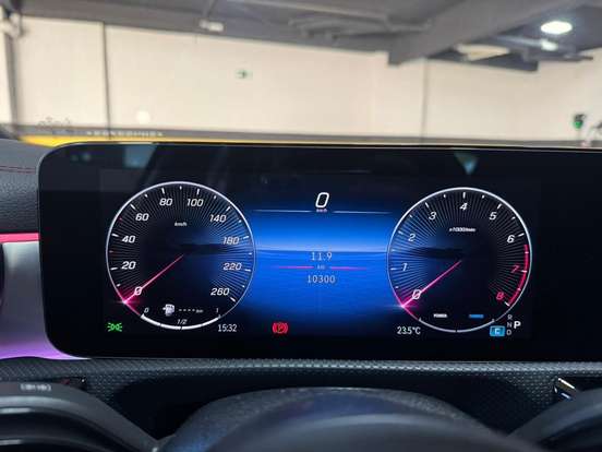 MERCEDES-BENZ-CLA 200-2024