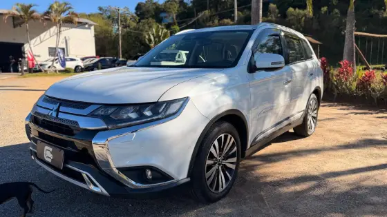 MITSUBISHI OUTLANDER 2.2 MIVEC DI-D DIESEL HPE-S AWD AUTOMÁTICO MITSUBISHI OUTLANDER 2.2 MIVEC DI-D DIESEL HPE-S AWD AUTOMÁTICO