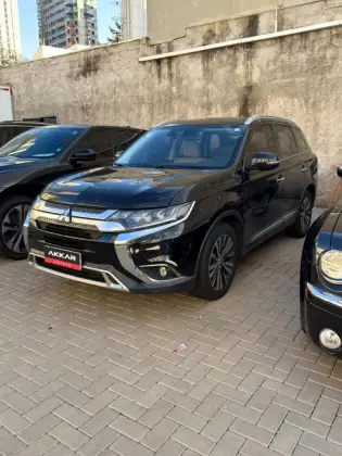 MITSUBISHI OUTLANDER 2.2 MIVEC DI-D DIESEL HPE-S AWD AUTOMÁTICO MITSUBISHI OUTLANDER 2.2 MIVEC DI-D DIESEL HPE-S AWD AUTOMÁTICO