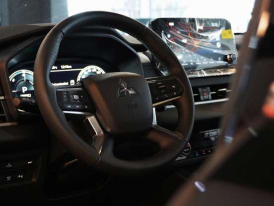 MITSUBISHI-OUTLANDER-2.4 PHEV HPE-S S-AWC DHT MITSUBISHI-OUTLANDER-2025