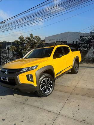 MITSUBISHI L200 TRITON 2.4 16V TURBO DIESEL SPORT SAVANA CD 4P 4X4 AUTOMÁTICO
