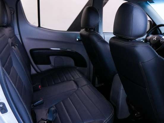 MITSUBISHI-L200 TRITON-3.5 HPE 4X4 CD V6 24V FLEX 4P AUTOMÁTICO MITSUBISHI-L200 TRITON-2012