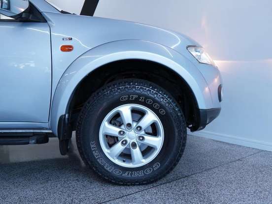 MITSUBISHI-L200 TRITON-3.5 HPE 4X4 CD V6 24V FLEX 4P AUTOMÁTICO MITSUBISHI-L200 TRITON-2012