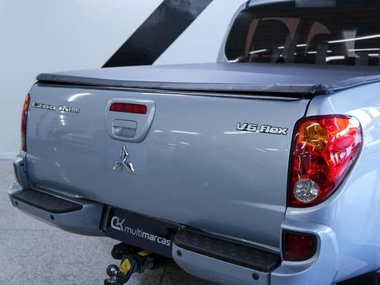 MITSUBISHI-L200 TRITON-3.5 HPE 4X4 CD V6 24V FLEX 4P AUTOMÁTICO MITSUBISHI-L200 TRITON-2012