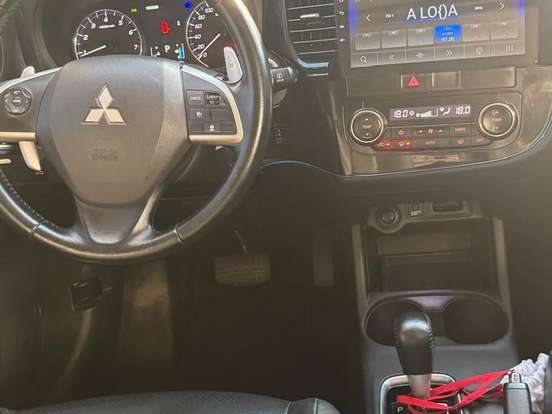 MITSUBISHI-OUTLANDER-3.0 GT 4X4 V6 24V GASOLINA 4P AUTOMÁTICO MITSUBISHI-OUTLANDER-2014