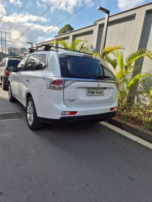 MITSUBISHI-OUTLANDER-2014