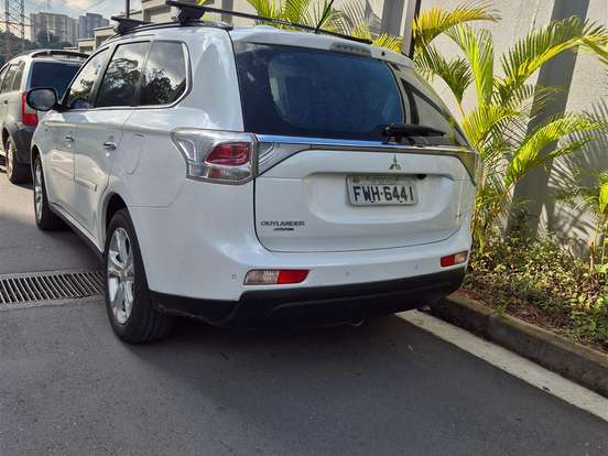 MITSUBISHI-OUTLANDER-3.0 GT 4X4 V6 24V GASOLINA 4P AUTOMÁTICO MITSUBISHI-OUTLANDER-2014