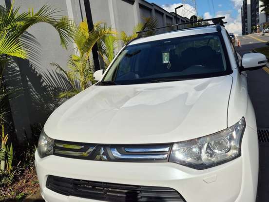 MITSUBISHI-OUTLANDER-3.0 GT 4X4 V6 24V GASOLINA 4P AUTOMÁTICO MITSUBISHI-OUTLANDER-2014