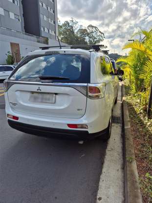 MITSUBISHI-OUTLANDER-2014