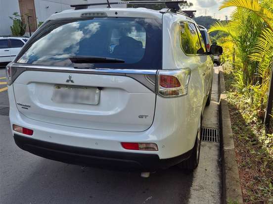 MITSUBISHI-OUTLANDER-3.0 GT 4X4 V6 24V GASOLINA 4P AUTOMÁTICO MITSUBISHI-OUTLANDER-2014