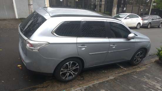 MITSUBISHI-OUTLANDER-2013
