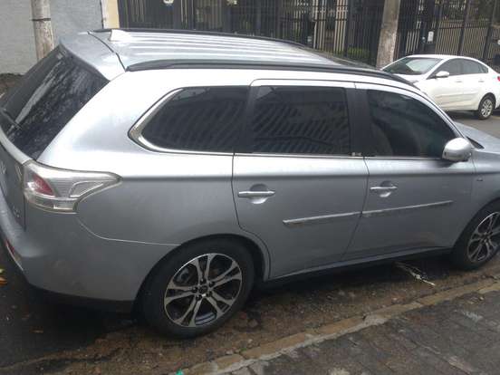 MITSUBISHI-OUTLANDER-3.0 GT 4X4 V6 24V GASOLINA 4P AUTOMÁTICO MITSUBISHI-OUTLANDER-2013