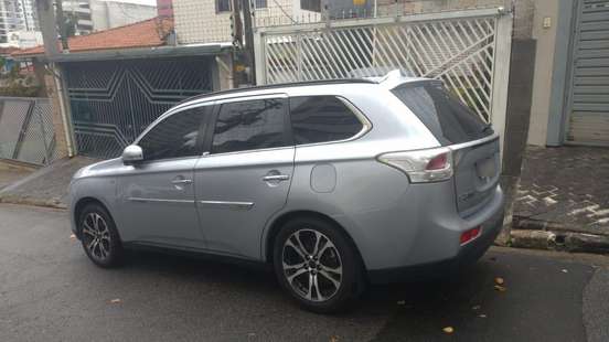MITSUBISHI-OUTLANDER-3.0 GT 4X4 V6 24V GASOLINA 4P AUTOMÁTICO MITSUBISHI-OUTLANDER-2013