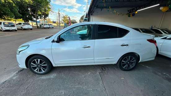 NISSAN-VERSA-2019