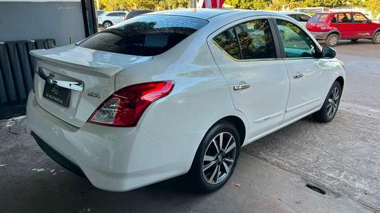 NISSAN-VERSA-2019