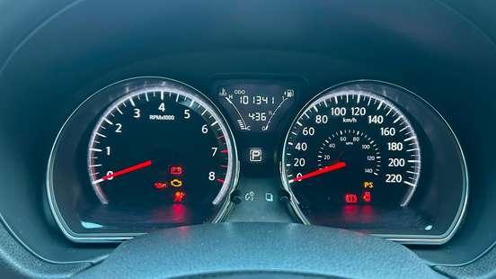 NISSAN-VERSA-2019