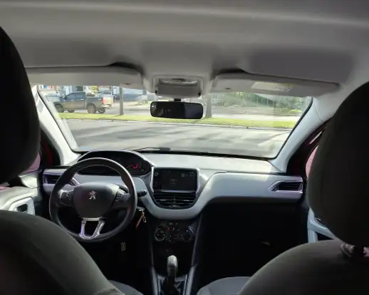 PEUGEOT-208-2015