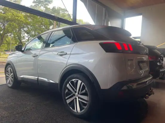 PEUGEOT-3008-2018