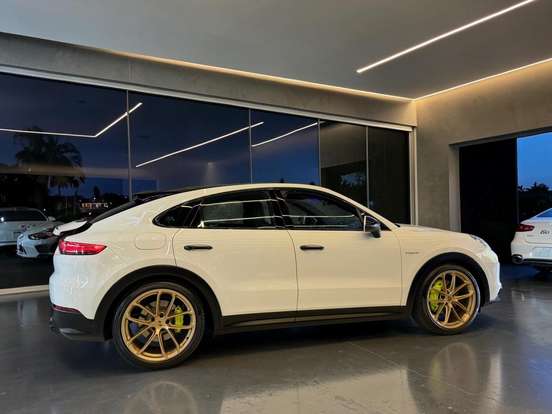 PORSCHE-CAYENNE-2022