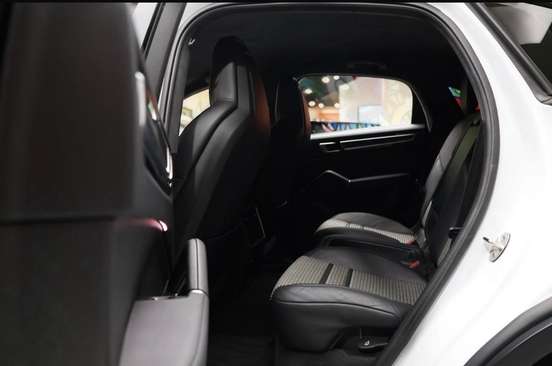PORSCHE-CAYENNE-2022