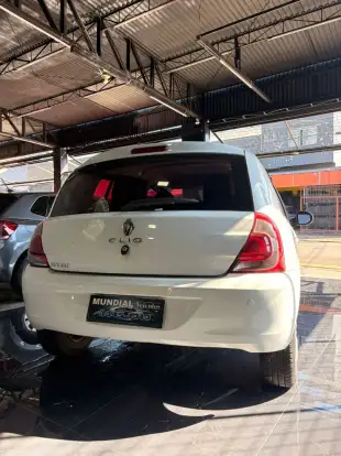 RENAULT-CLIO-2015