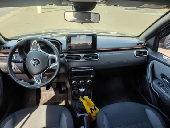 RENAULT-OROCH-2025