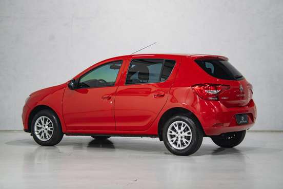 RENAULT-SANDERO-2020
