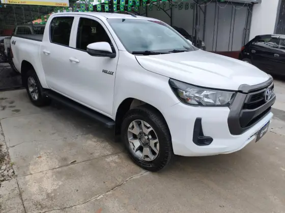 TOYOTA HILUX 2.8 D-4D TURBO DIESEL CD POWER PACK 4X4 MANUAL TOYOTA HILUX 2.8 D-4D TURBO DIESEL CD POWER PACK 4X4 MANUAL