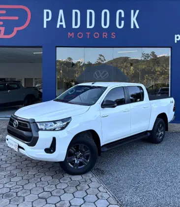 TOYOTA HILUX 2.8 D-4D TURBO DIESEL CD SR 4X4 AUTOMÁTICO TOYOTA HILUX 2.8 D-4D TURBO DIESEL CD SR 4X4 AUTOMÁTICO