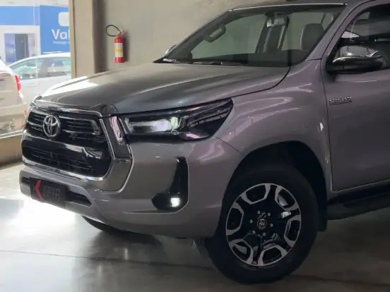 TOYOTA-HILUX-2.8 D-4D TURBO DIESEL CD SRV 4X4 AUTOMÁTICO TOYOTA-HILUX-2024