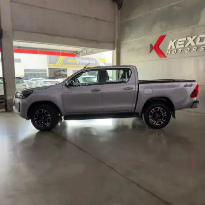 TOYOTA-HILUX-2024