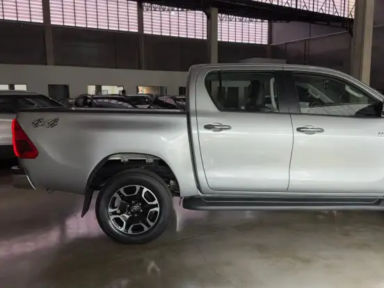 TOYOTA-HILUX-2.8 D-4D TURBO DIESEL CD SRV 4X4 AUTOMÁTICO TOYOTA-HILUX-2024