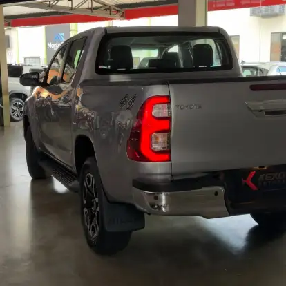 TOYOTA-HILUX-2024