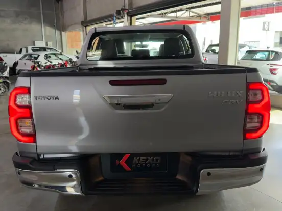 TOYOTA-HILUX-2.8 D-4D TURBO DIESEL CD SRV 4X4 AUTOMÁTICO TOYOTA-HILUX-2024