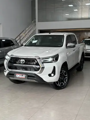 TOYOTA HILUX 2.8 D-4D TURBO DIESEL CD SRX 4X4 AUTOMÁTICO TOYOTA HILUX 2.8 D-4D TURBO DIESEL CD SRX 4X4 AUTOMÁTICO