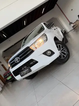 TOYOTA HILUX 2.8 STD 4X4 CD 16V DIESEL 4P MANUAL