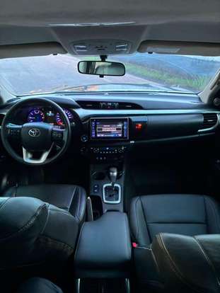 TOYOTA-HILUX-2023