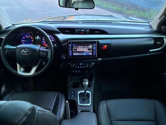 TOYOTA-HILUX-2.8 D-4D TURBO DIESEL CD SRX PLUS 4X4 AUTOMÁTICO TOYOTA-HILUX-2023