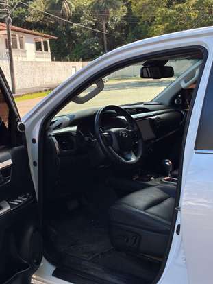 TOYOTA-HILUX-2023